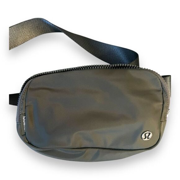 NWT Lululemon Everywhere belt bag in Grey Sage with free small Lululemon tote! - Picture 11 of 13